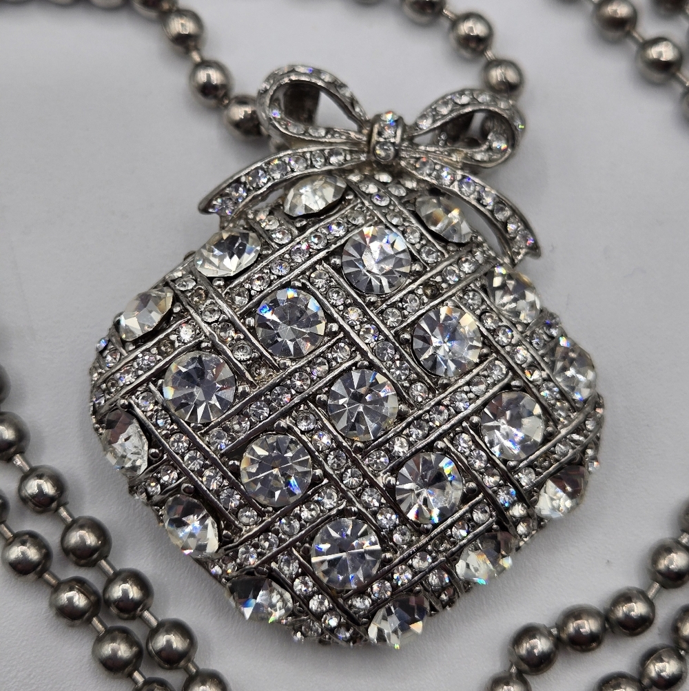 VINTAGE Silver Tone Rhinestone Pendant Necklace Silver Tone Bow - Picture 6 of 6
